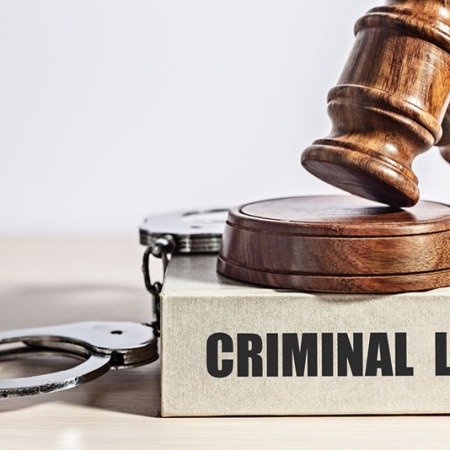 How To Select A Criminal Lawyer For Representation?    